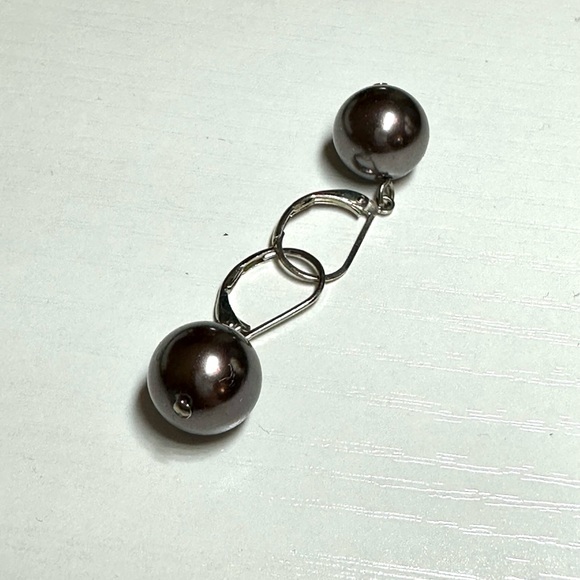 PEARL HOOK EARRINGS - Picture 3 of 3